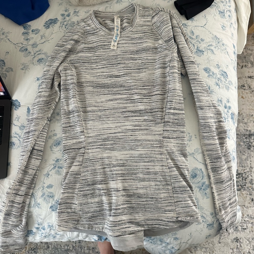 Lulu lemon size 4 soft material long sleeve top